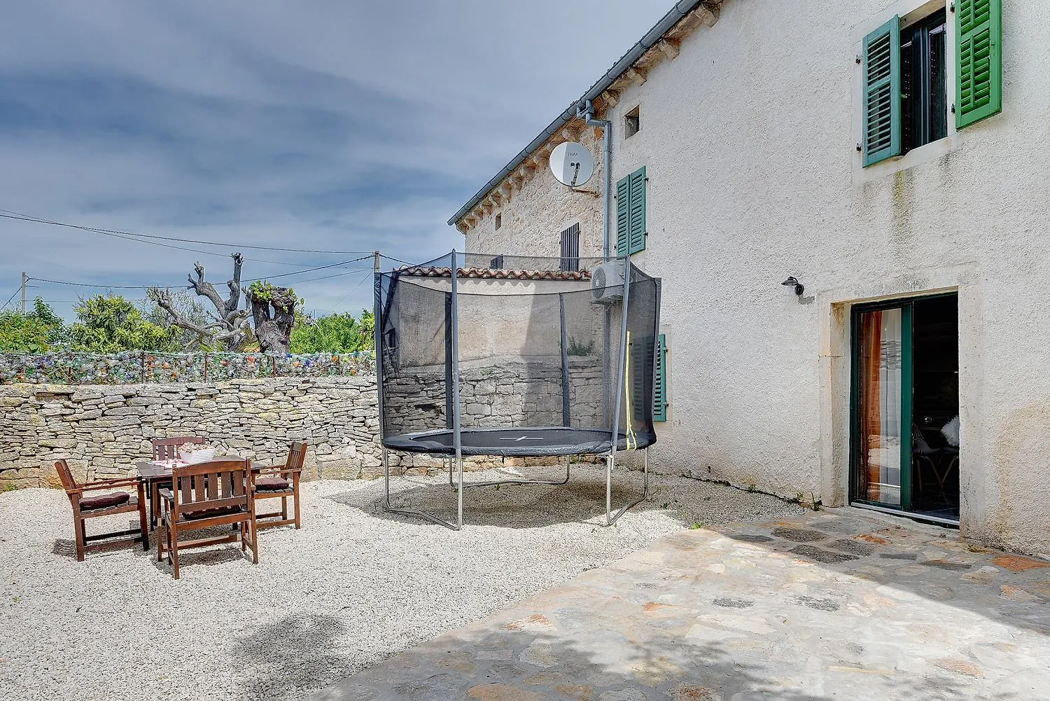 Holiday home Typisch Istrisches Ferienhaus Mit Privatem Pool, Tischfussball, Darts, Gym Mednjan