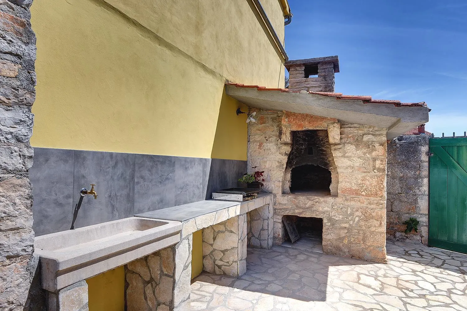 Typisch Istrisches Ferienhaus Mit Privatem Pool, Tischfussball, Darts, Gym Mednjan Croatia