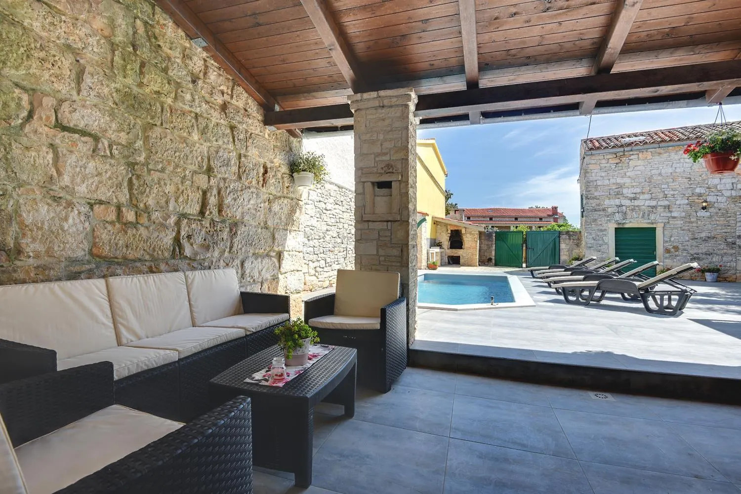 Typisch Istrisches Ferienhaus Mit Privatem Pool, Tischfussball, Darts, Gym Mednjan