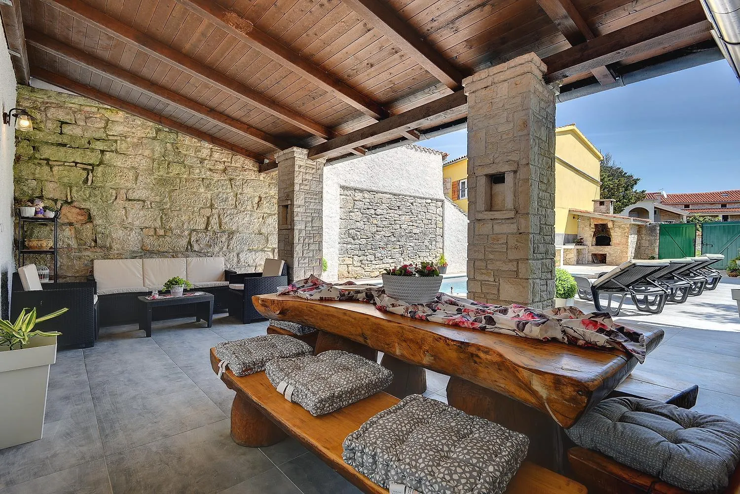 Typisch Istrisches Ferienhaus Mit Privatem Pool, Tischfussball, Darts, Gym Mednjan Croatia